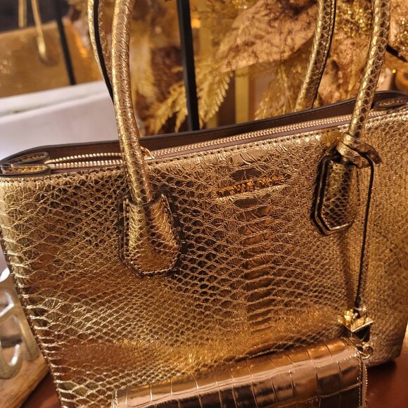 Brand new Micheal Kors bag and wallet. - Picture 1 of 9